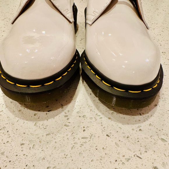 NWT👞🤍Dr. Martens 👞🤍 Smooth White Patent Leather Oxfords - Picture 2 of 8